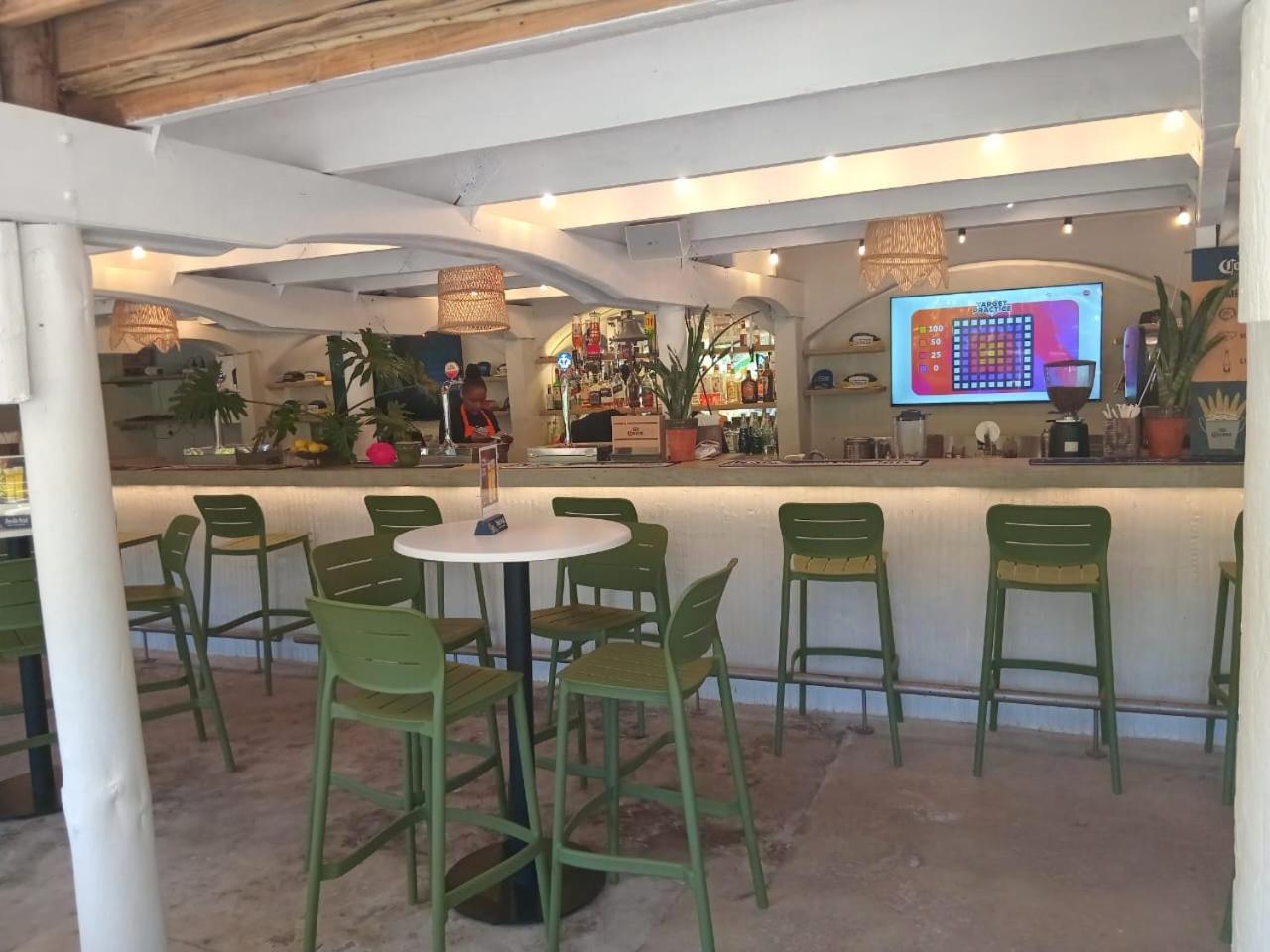 The Riverdeck Accommodation And Backpackers 克尼斯纳 外观 照片